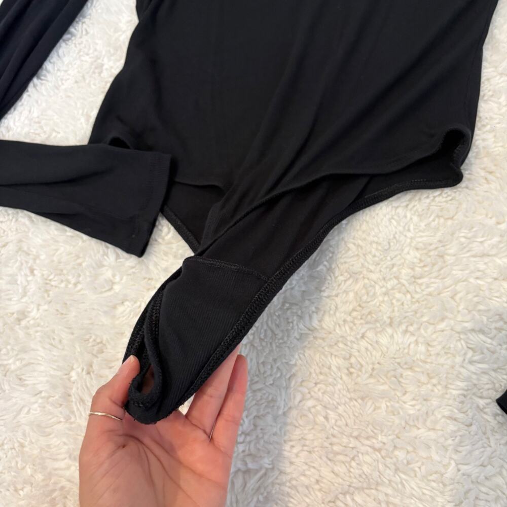 Aritzia Womens Sunday Best M Long Sleeve Black Preppy College Minimalist Soft - Picture 5 of 7